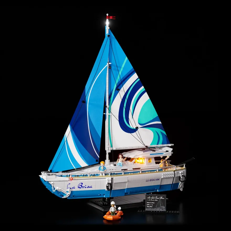 Lumibricks F9074 The Sailboat: La Brisa